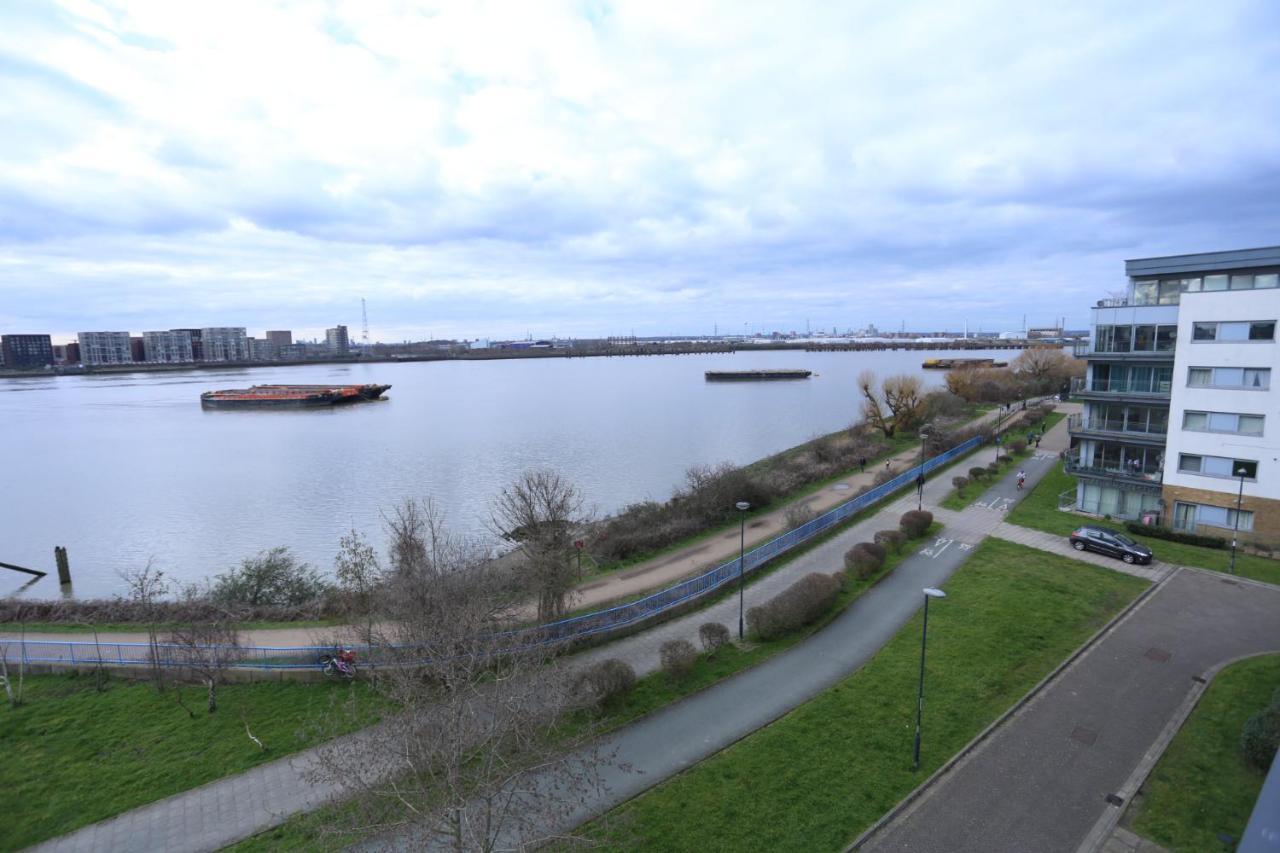 Lovely 2 Bed 2 Toilet Hill House River View Apartment Londra Exterior foto