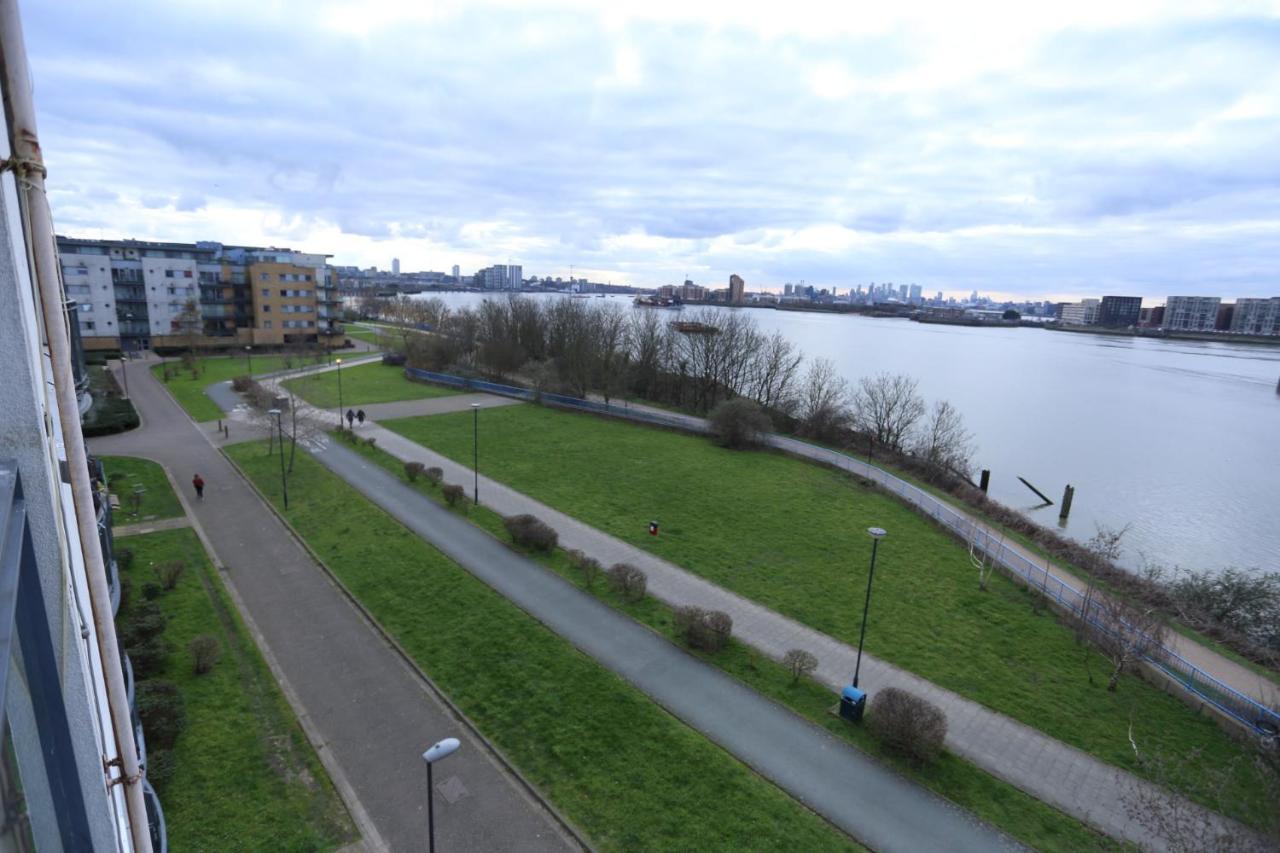 Lovely 2 Bed 2 Toilet Hill House River View Apartment Londra Exterior foto