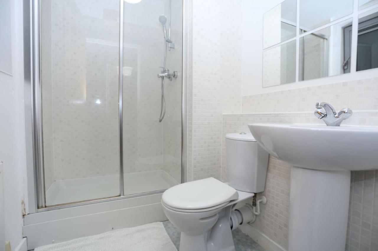 Lovely 2 Bed 2 Toilet Hill House River View Apartment Londra Exterior foto