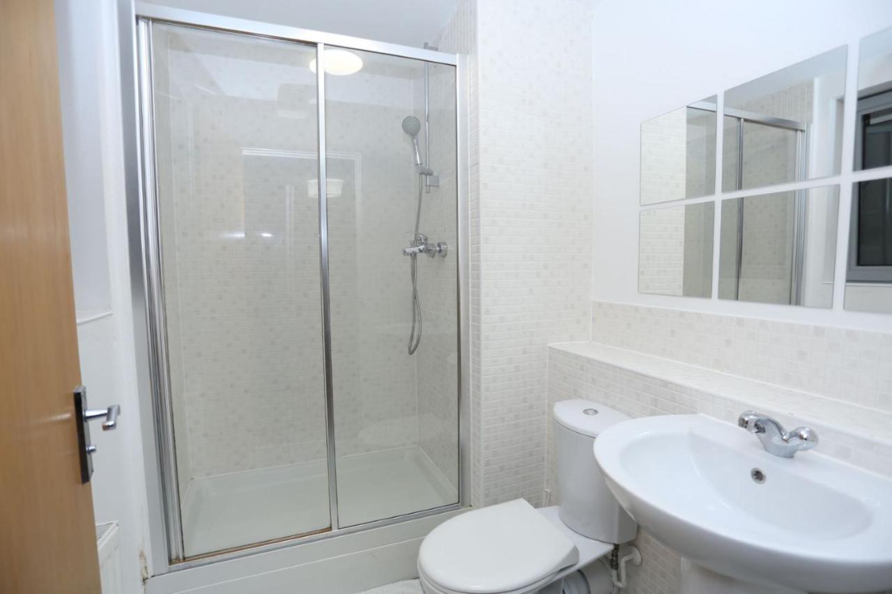 Lovely 2 Bed 2 Toilet Hill House River View Apartment Londra Exterior foto